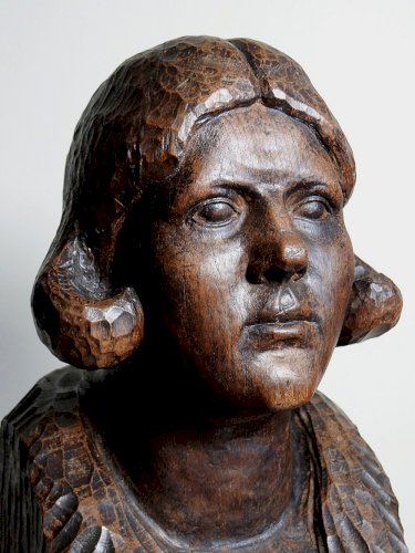 Imposant buste de femme en bois massif sculpté à la gouge XIXe