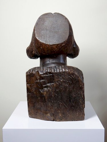 Imposant buste de femme en bois massif sculpté à la gouge XIXe