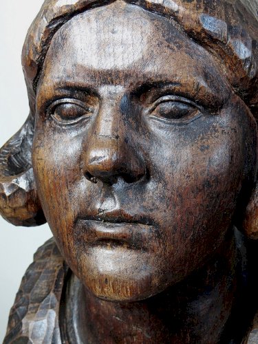 Imposant buste de femme en bois massif sculpté à la gouge XIXe