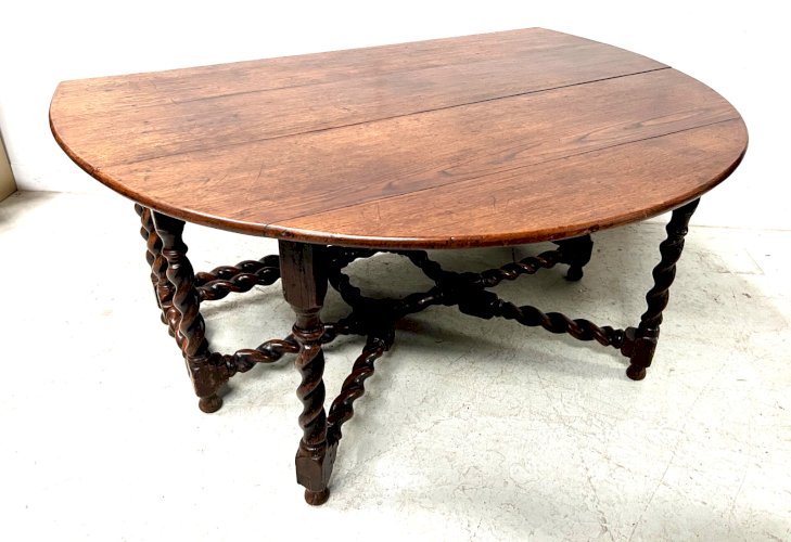 Imposante table Gateleg en chene massif XIX siècle