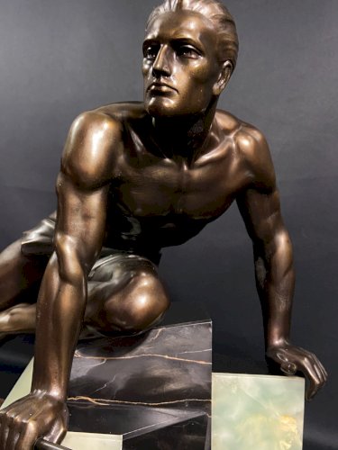 Impressionnante sculpture Art déco au chasseur d'après Jean de Roncourt 62,6 cm