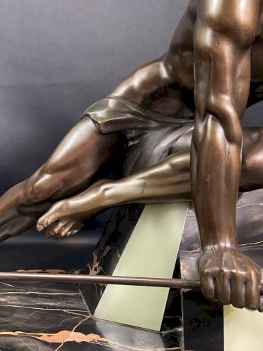 Impressionnante sculpture Art déco au chasseur d'après Jean de Roncourt 62,6 cm