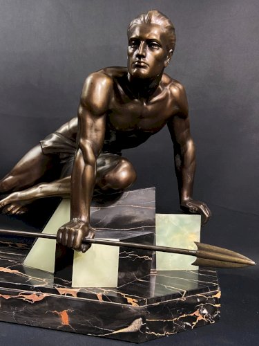 Impressionnante sculpture Art déco au chasseur d'après Jean de Roncourt 62,6 cm