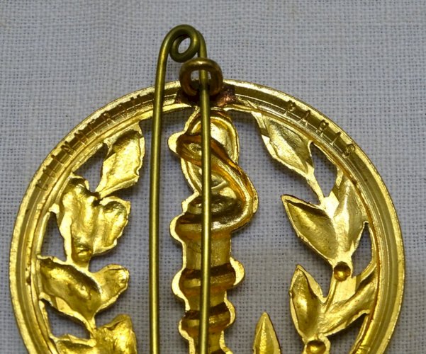 -INSIGNE de BERET COINDEROUX PARIS SERVICE SANTE BELLE DORURE  MILITARIA    D