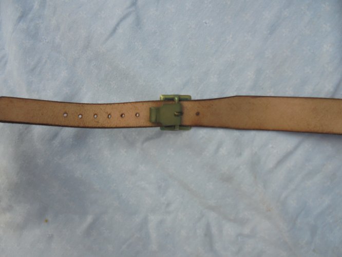 ceinturon  francais  d officier d infanterie de 1 guerre et sa boite 