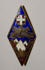 -ENAMEL BADGE EMAIL 2nd ARTILLERY REGIMENT THE SECOND OF NO ONE COLLECTION