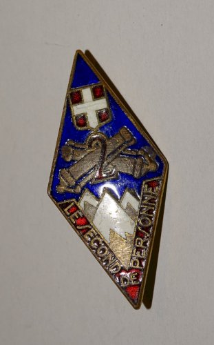 -INSIGNE EMAILLE EMAIL 2eme REGIMENT ARTILLERIE LE SECOND DE PERSONNE COLLECTION