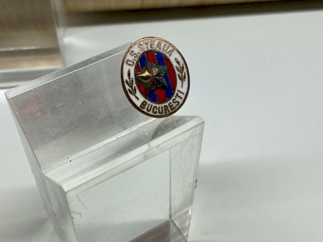 Insigne Football Club  email ORIGINAL VINTAGE PIN Bucarest.