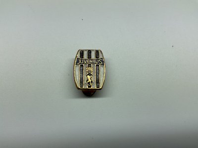 Insignia Football Club email ORIGINAL VINTAGE PIN JUVENTUS