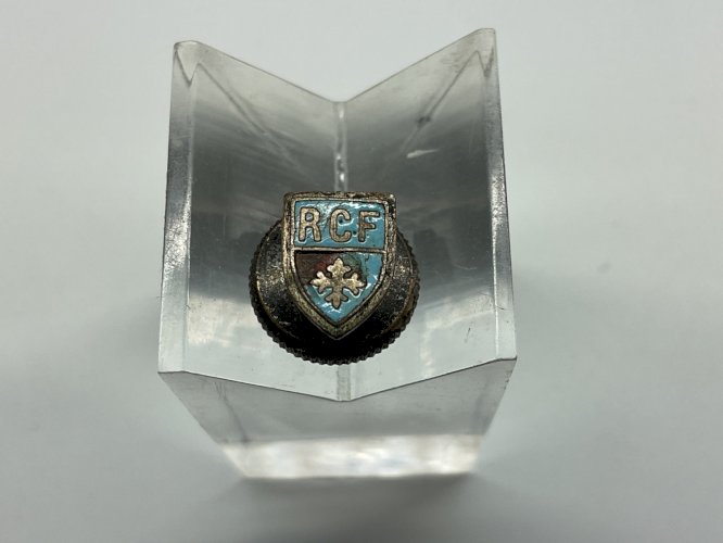 Insigne Football Club  email ORIGINAL VINTAGE PIN racing club de France .