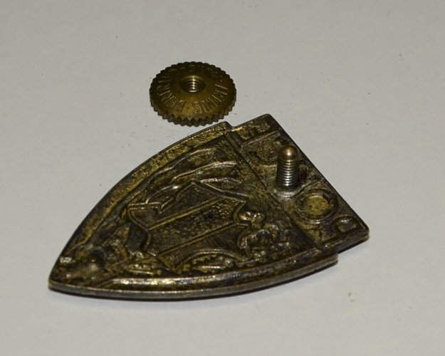 -INSIGNE KEPI de POLICE Emaillé ARTHUS BERTRAND PARIS COLLECTION MILITARIA   D