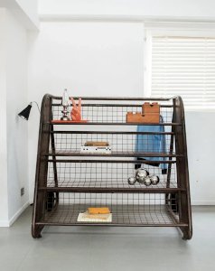 Isabelle, the large metal shelf No. 117