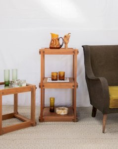 Isabelle, the wooden shelf No. 187