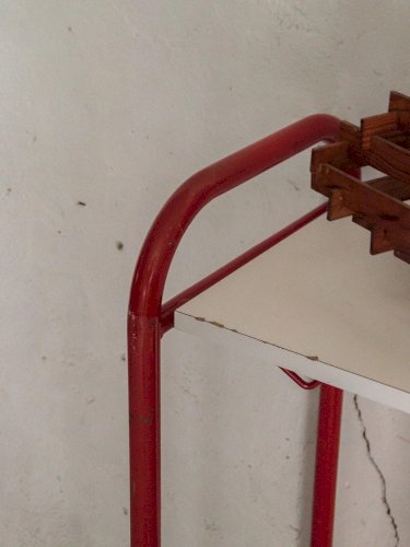 Isabelle, l'étagère en métal avec accroches N°115