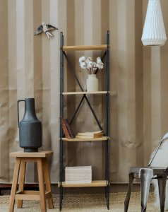 Isabelle, the metal and wood shelf No. 182