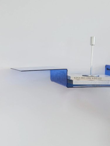 Isabelle, l'étagère en plexiglass bleu N°188