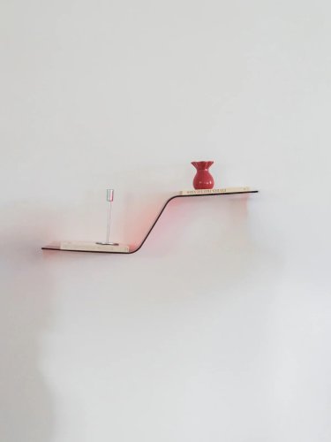 Isabelle, l'étagère en plexiglass rouge N°192