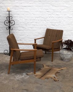 Jakob, the pair of wooden and wool armchairs No. 824