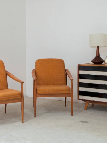 Jakob, la paire de fauteuils en bois et tissu N°776