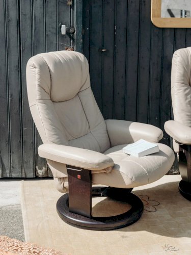 Jakob, la paire de fauteuils en cuir N°506