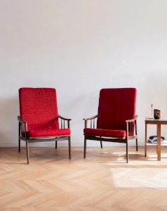 Jakob, the pair of Scandinavian armchairs N°555