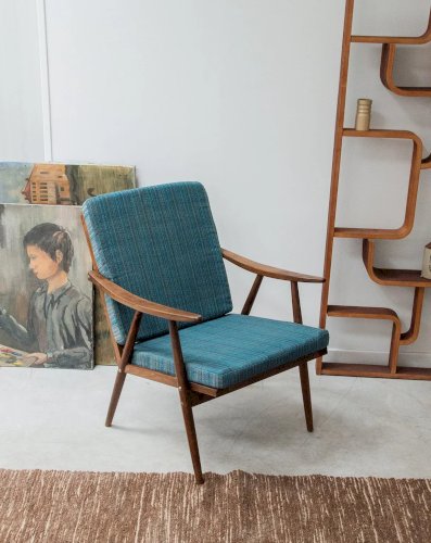 Jakob, le fauteuil bleu en bois N°428