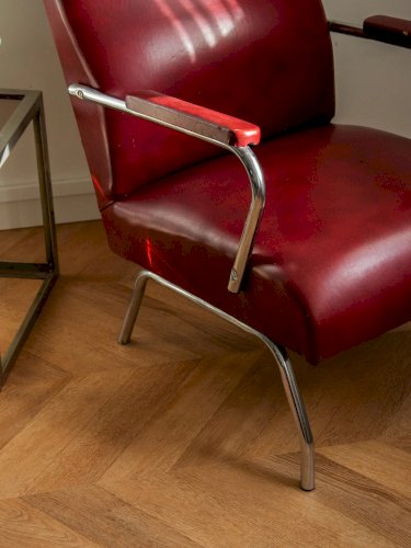 Jakob, le fauteuil chromé en simili cuir rouge N°833