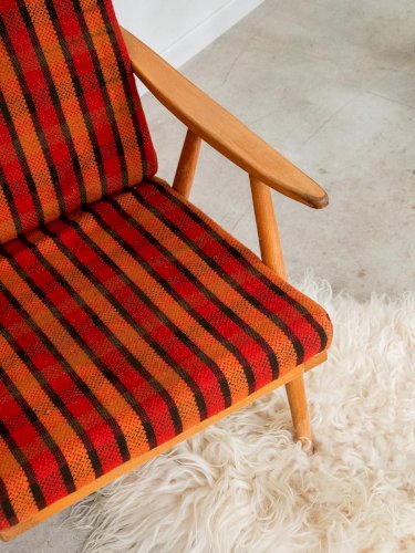 Jakob, le fauteuil en bois à carreaux N°622