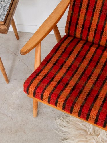 Jakob, le fauteuil en bois à carreaux N°622