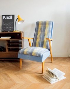 Jakob, le fauteuil en bois bleu et jaune N°832
