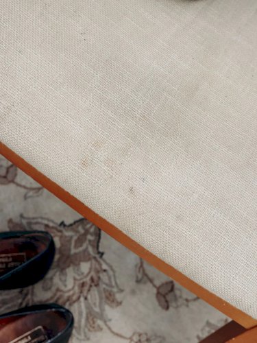 Jakob, le fauteuil en bois clair et tissu N°858