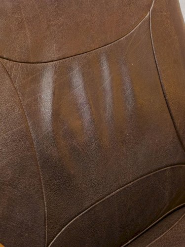 Jakob, le fauteuil en bois et cuir N°795