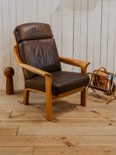 Jakob, le fauteuil en bois et cuir N°795