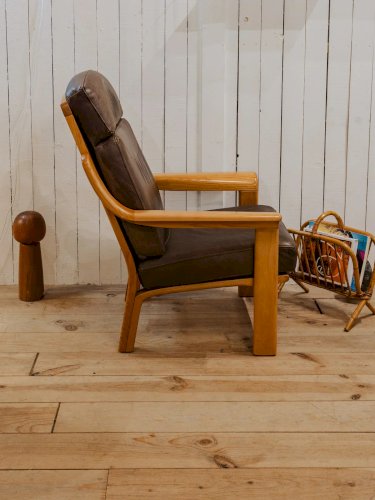 Jakob, le fauteuil en bois et cuir N°795