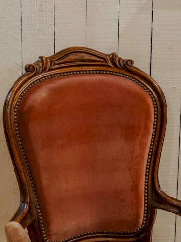 Jakob, le fauteuil en bois et velours N°797