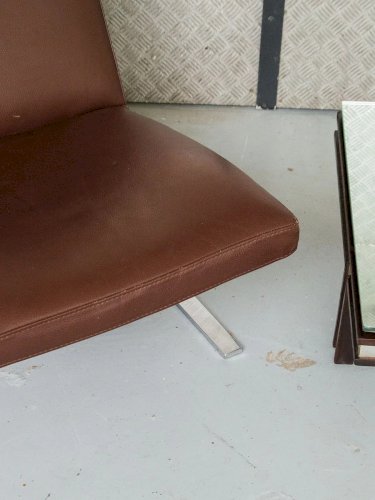 Jakob, le fauteuil en cuir marron N°367