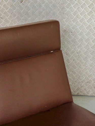 Jakob, le fauteuil en cuir marron N°367