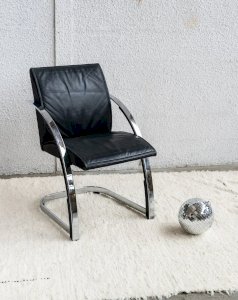 Jakob, the leather armchair No. 76