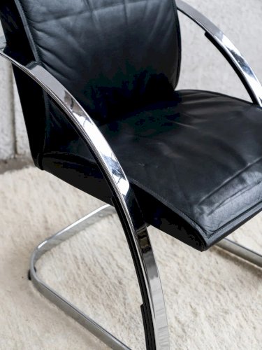 Jakob, le fauteuil en cuir N°76