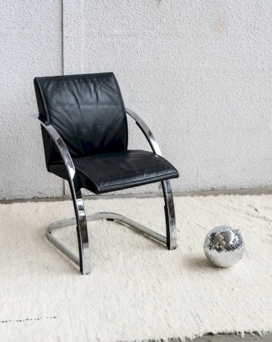 Jakob, le fauteuil en cuir N°76