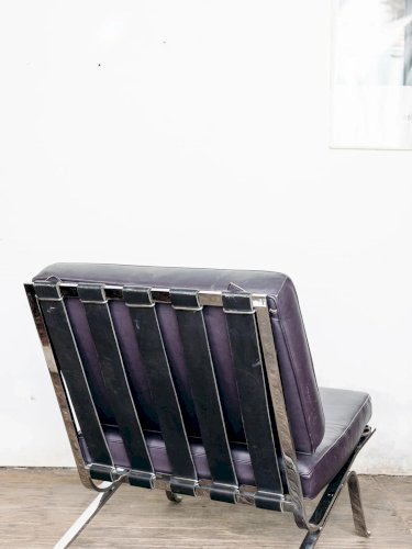 Jakob, le fauteuil en cuir noir N°46