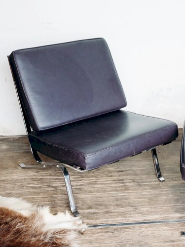 Jakob, le fauteuil en cuir noir N°46