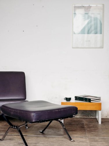 Jakob, le fauteuil en cuir noir N°46