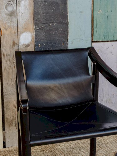 Jakob, le fauteuil en cuir noir N°852