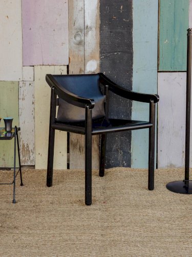 Jakob, le fauteuil en cuir noir N°852