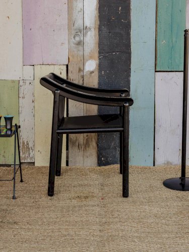 Jakob, le fauteuil en cuir noir N°852