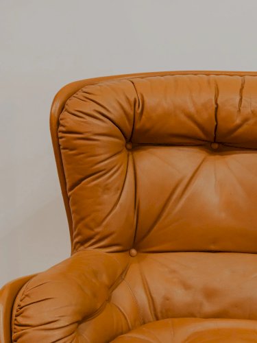 Jakob, le fauteuil en cuir pivotant N°860