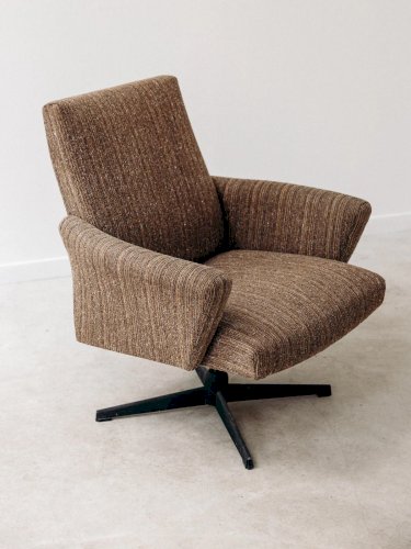 Jakob, le fauteuil en laine N°63