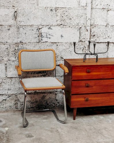 Jakob, le fauteuil en métal N°346