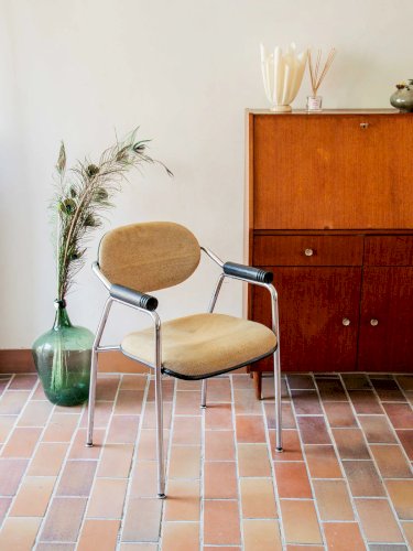 Jakob, le fauteuil en métal N°462